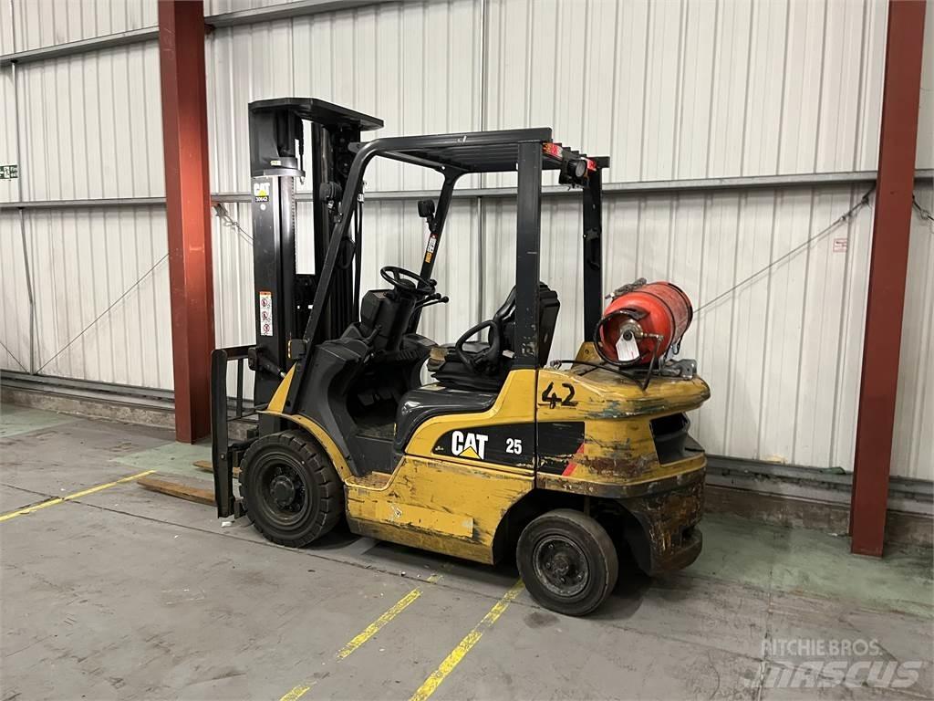 CAT GP25NT LPG gaffeltrucks