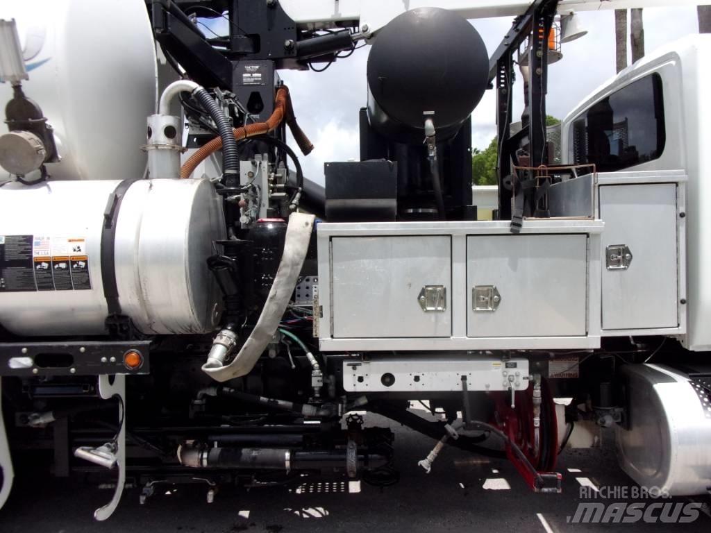 International 7500 Slamsuger