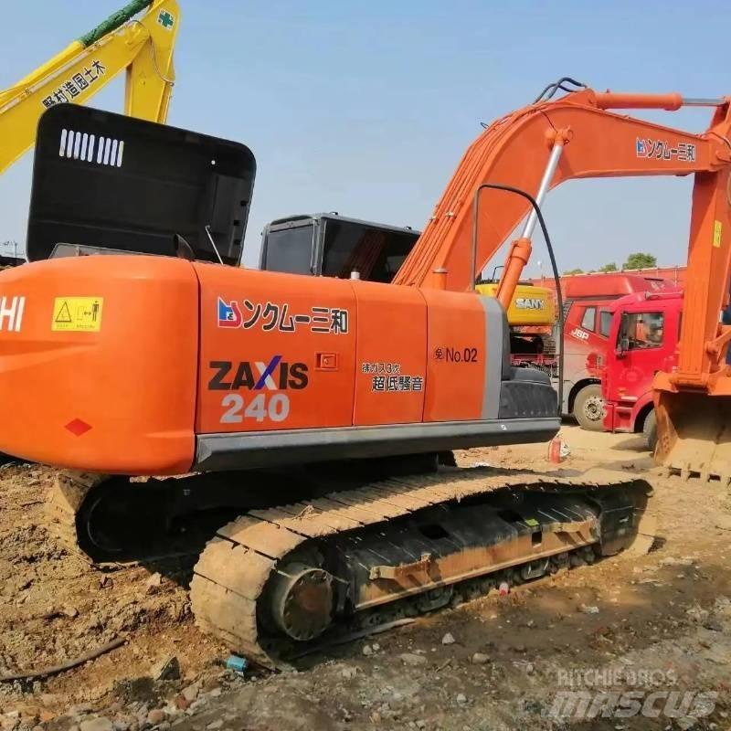 Hitachi ZX 240 Gravemaskiner på larvebånd