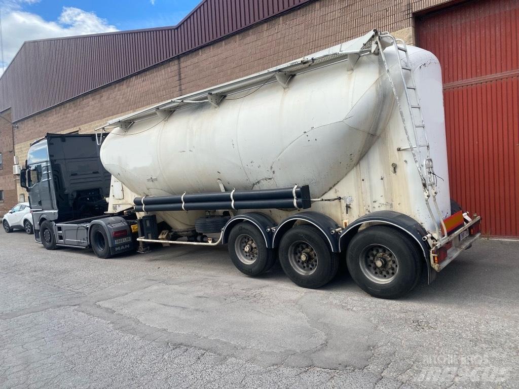 Spitzer SF2439PI Semi-trailer med Tank