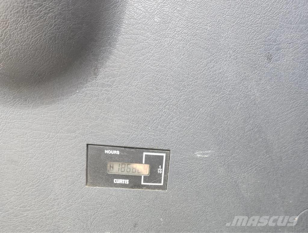 Hyundai Robex 300 LC Gravemaskiner på larvebånd