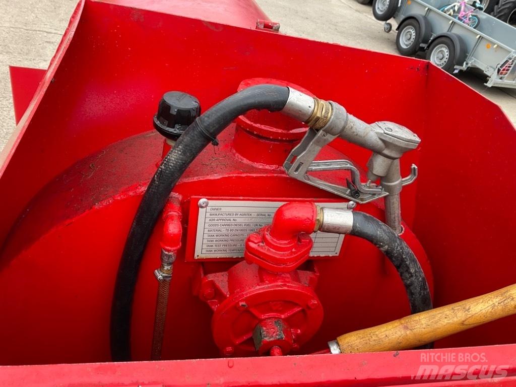  AGRITEK FUEL BOWSER Brændstof- og tilsætningstank.