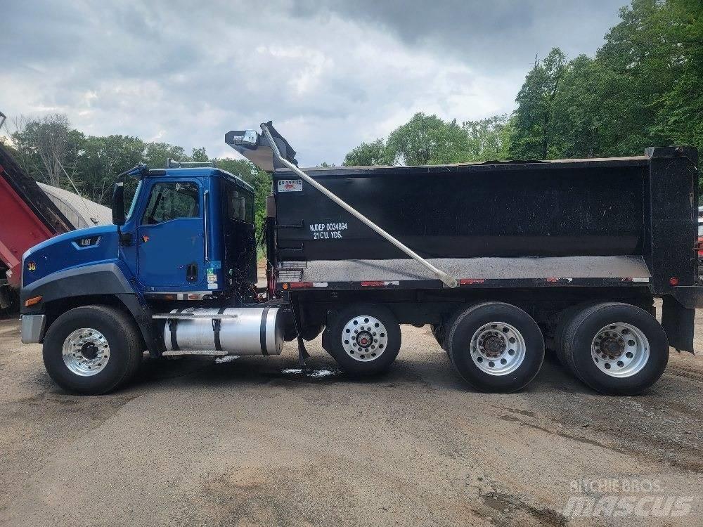 CAT CT 660 Lastbiler med tip