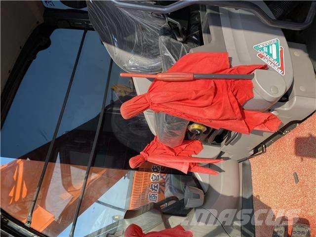 Hitachi ZX240 Gravemaskiner på larvebånd