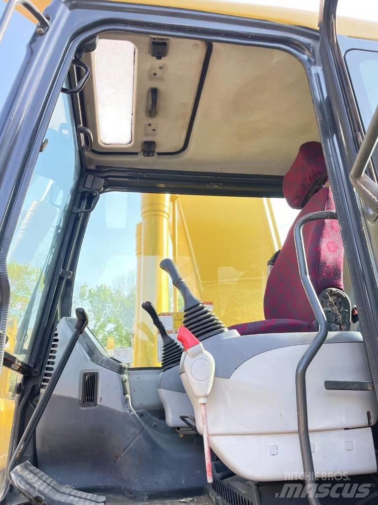 Komatsu PC 220-7 Gravemaskiner på larvebånd