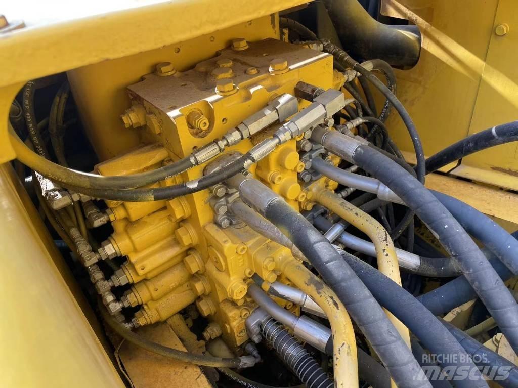Komatsu PC 220-7 Gravemaskiner på larvebånd