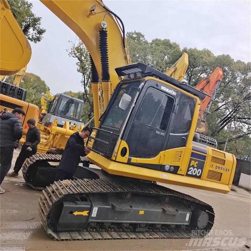 Komatsu PC200-8 Gravemaskiner på larvebånd