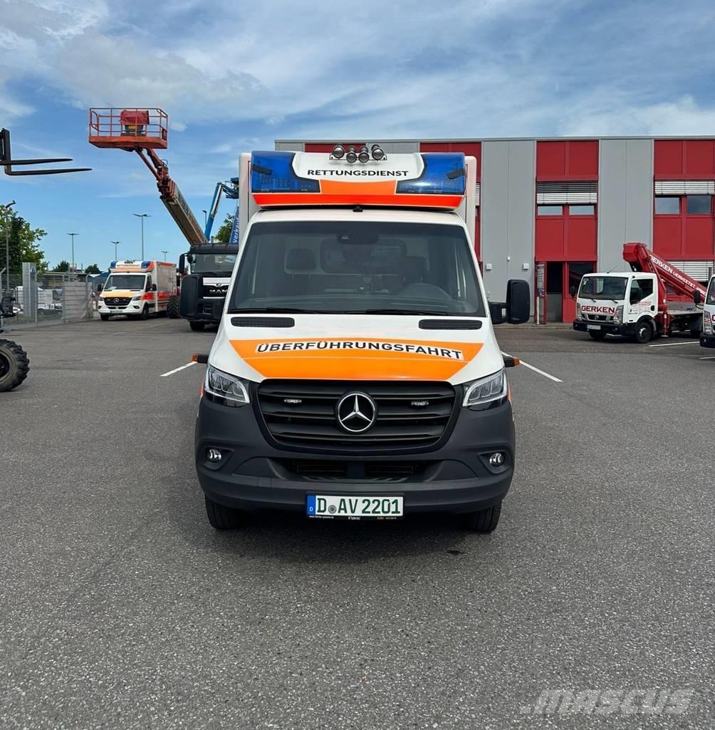 Mercedes-Benz 100 D Ambulancer