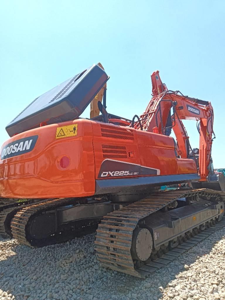 Doosan DX 225 Gravemaskiner på larvebånd