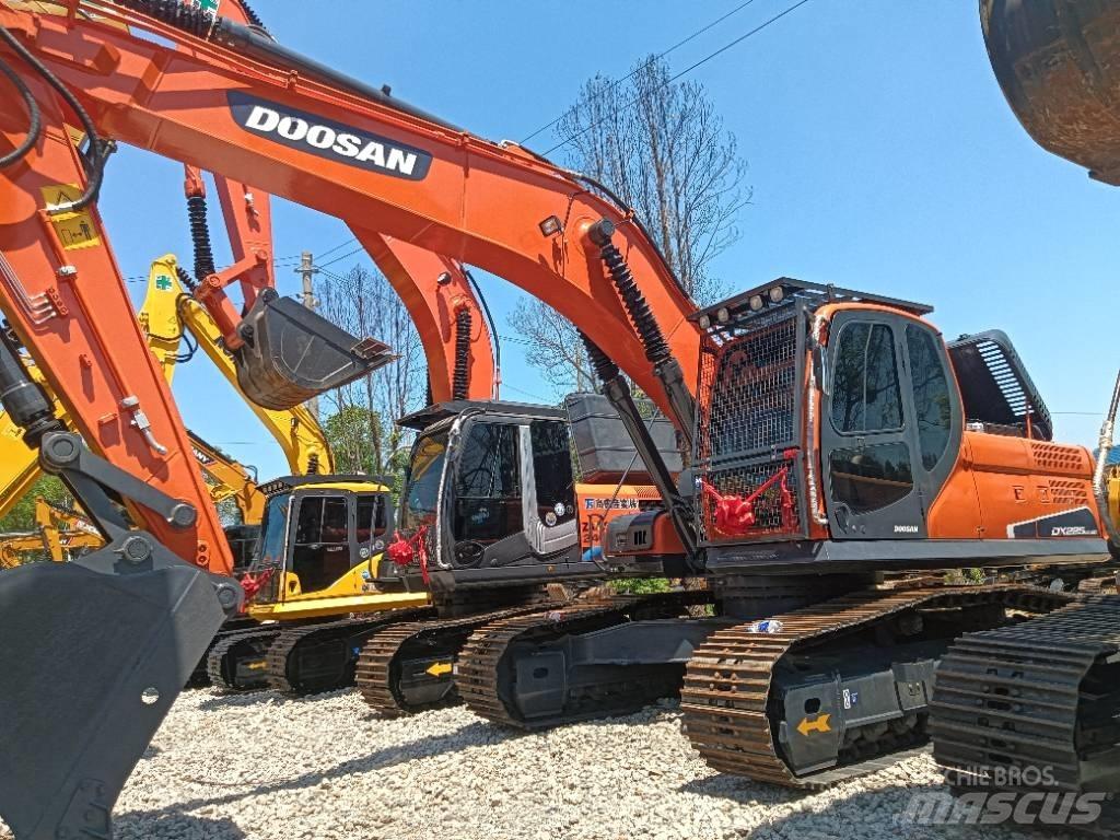 Doosan DX 225 Gravemaskiner på larvebånd