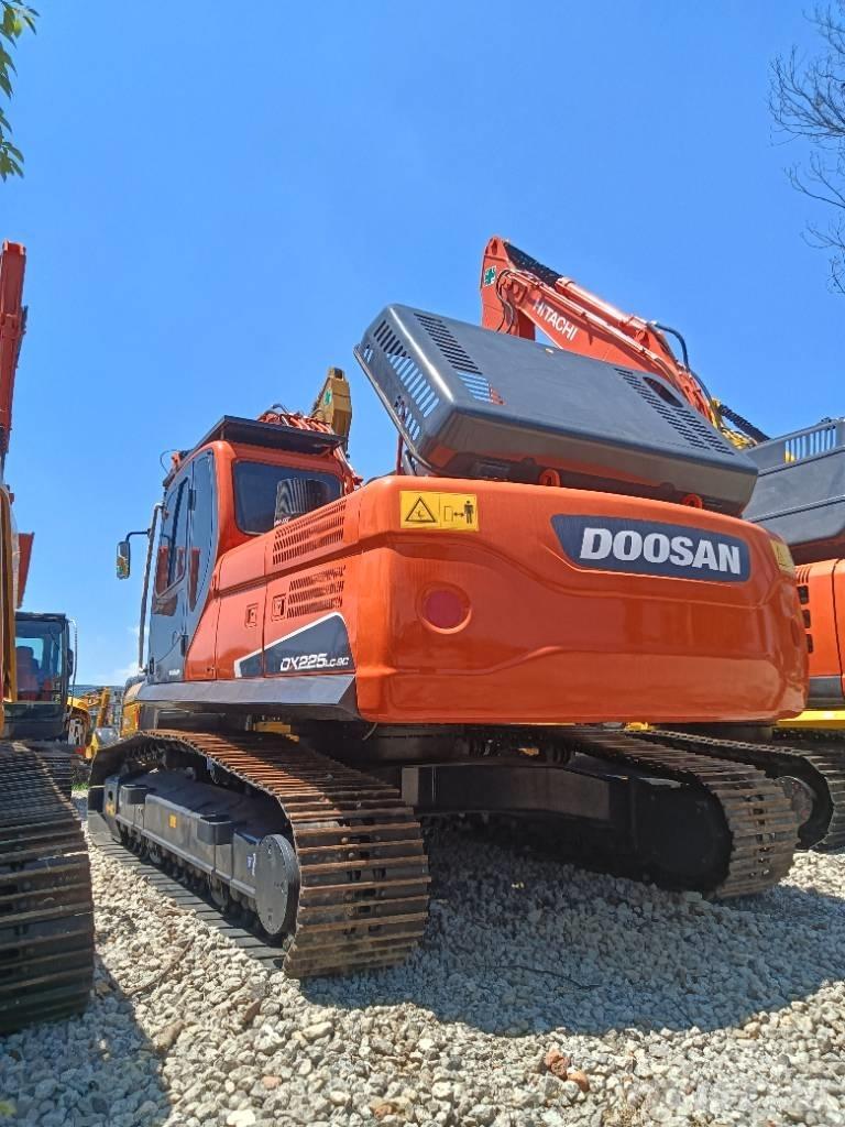 Doosan DX 225 Gravemaskiner på larvebånd