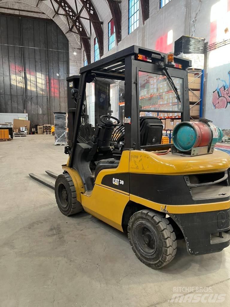 CAT CAT GP30N LPG gaffeltrucks