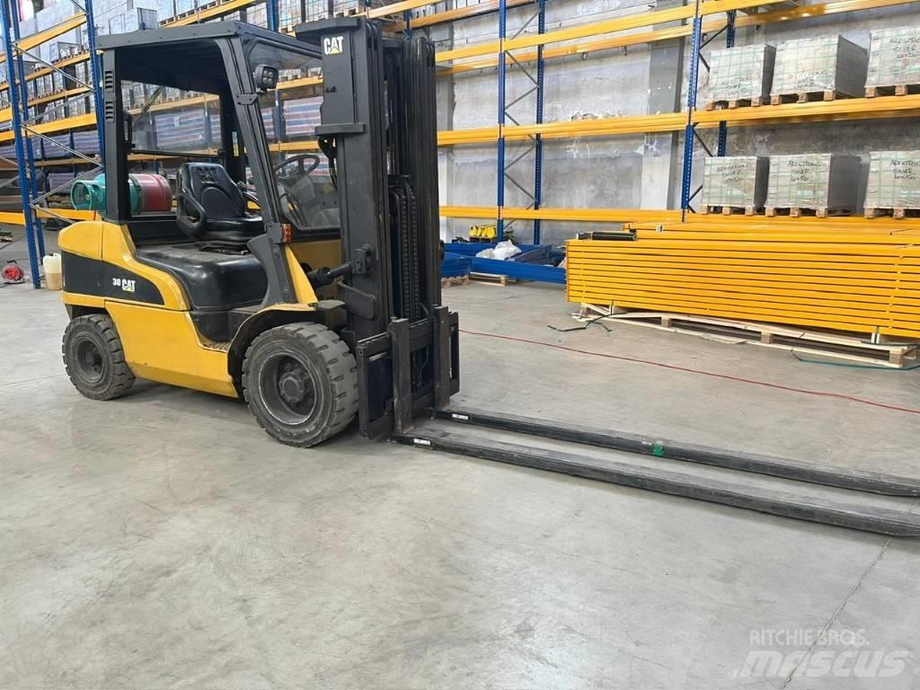 CAT CAT GP30N LPG gaffeltrucks