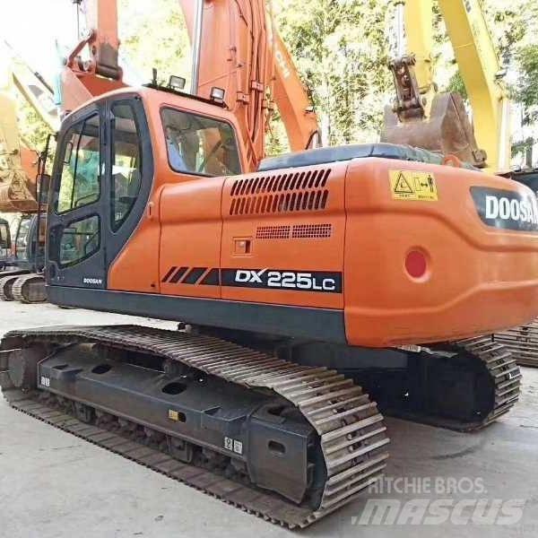 Doosan DX 225 Gravemaskiner på larvebånd