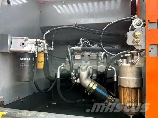 Hitachi zx240 Gravemaskiner på larvebånd