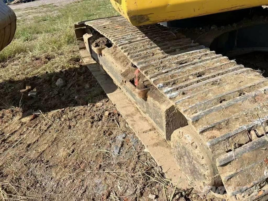 Komatsu PC 200 Gravemaskiner på larvebånd