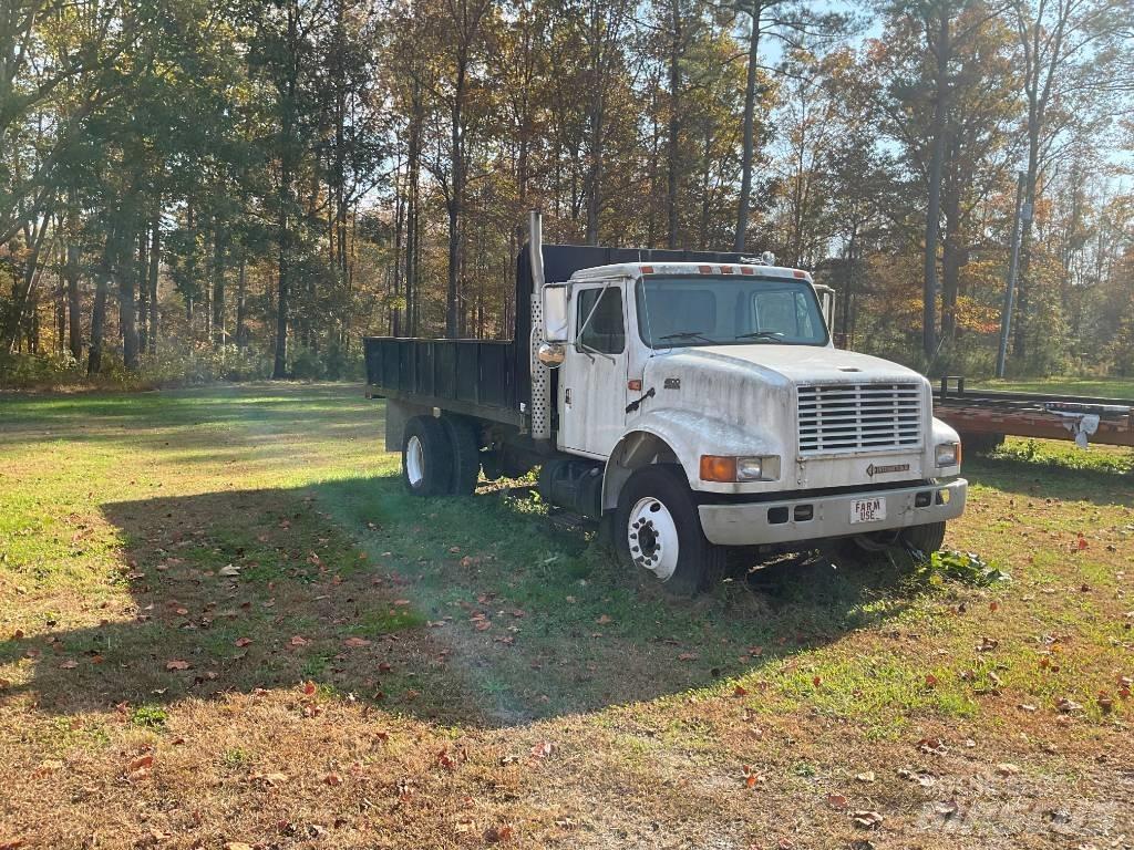 International 4900 Lastbiler med tip