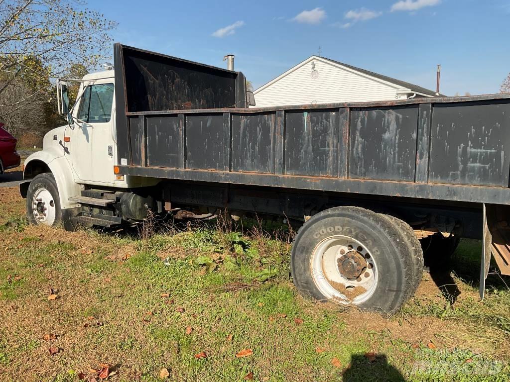International 4900 Lastbiler med tip