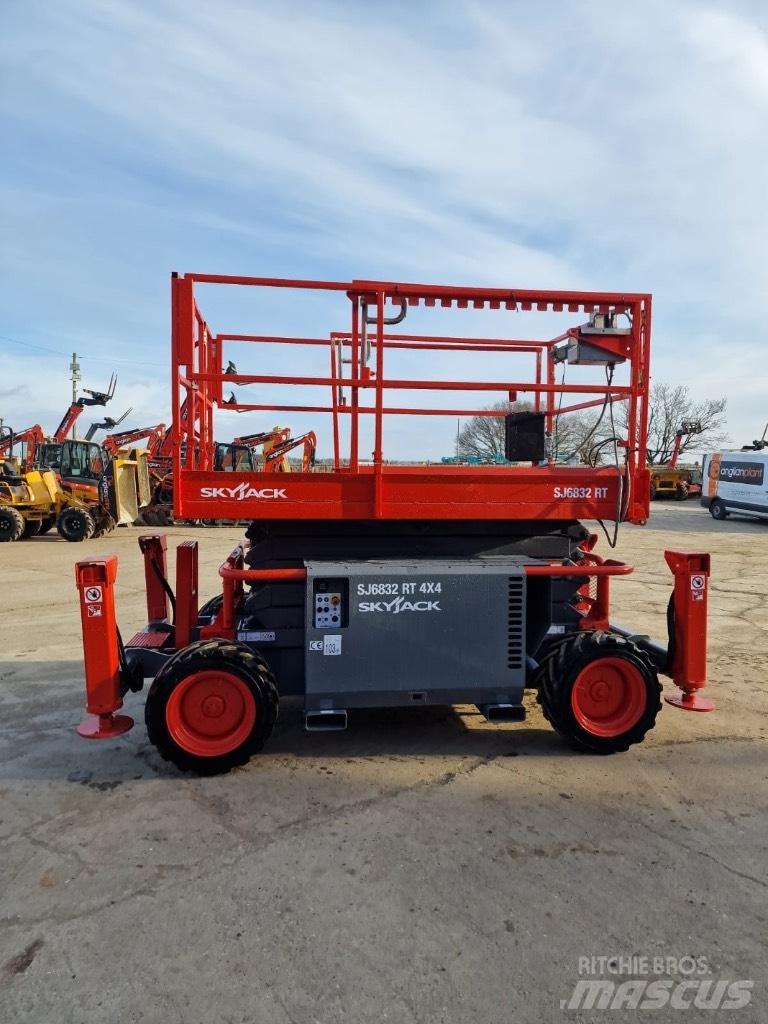 SkyJack SJ 6832 RT Saxlifte