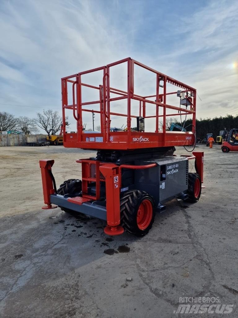 SkyJack SJ 6832 RT Saxlifte