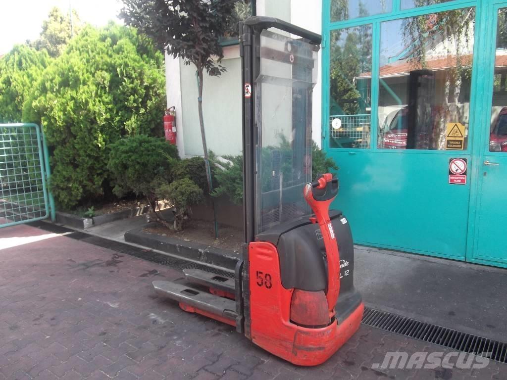 Linde L 12 V-2336 Selvkørende stablere
