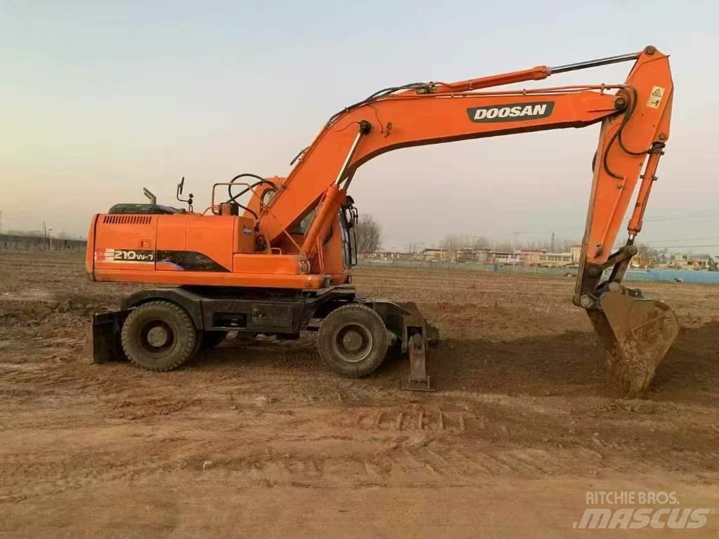 Doosan DH 210 W-7 Gravemaskiner på hjul