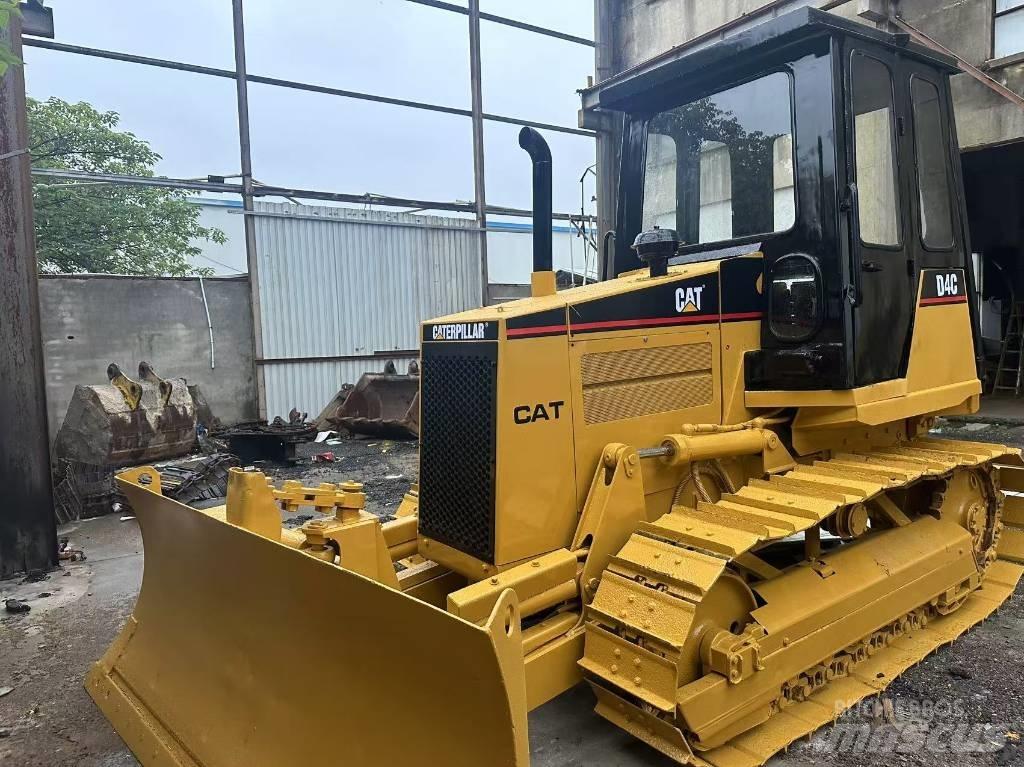 CAT D 4 C Bulldozer på larvebånd