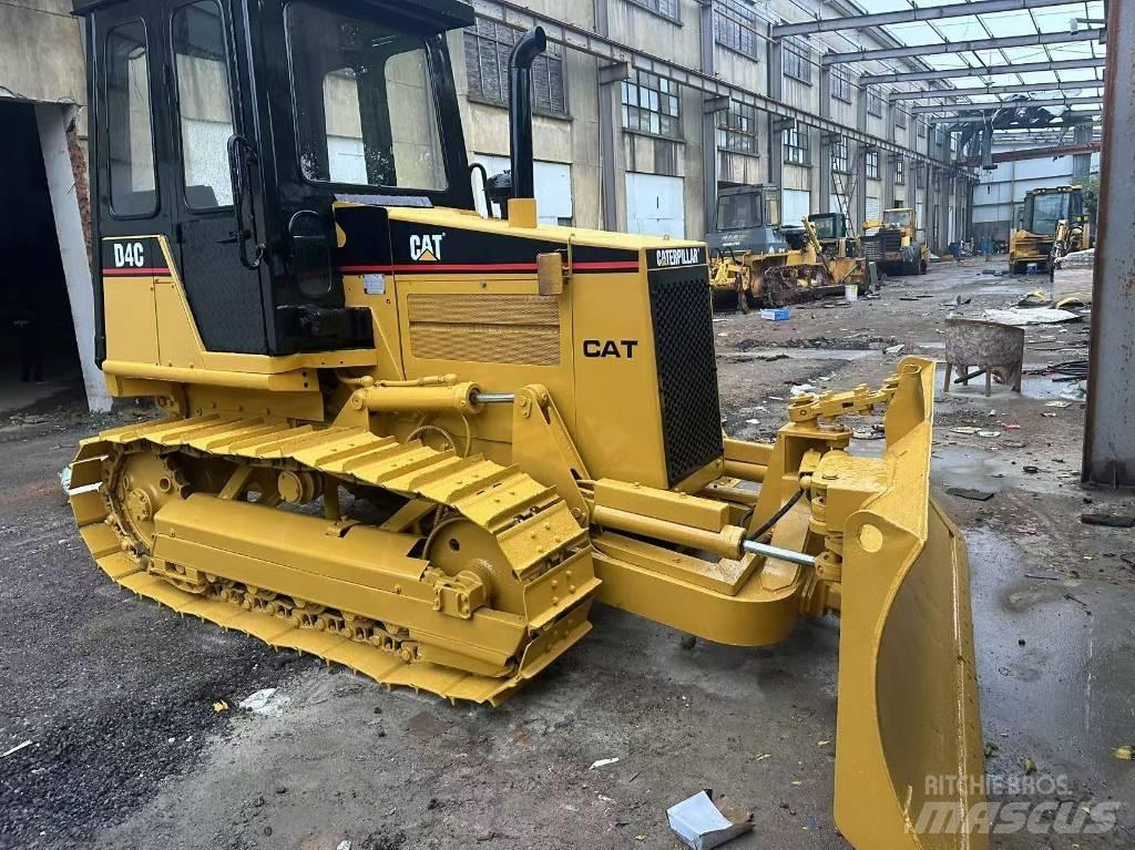 CAT D 4 C Bulldozer på larvebånd