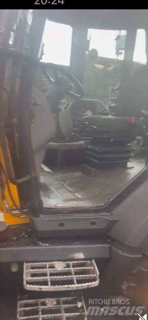 JCB 3CX Compact Rendegravere