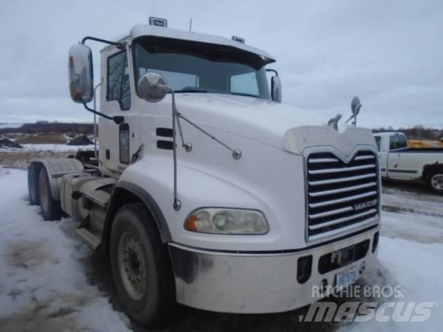 Mack CXU 613 Trækkere