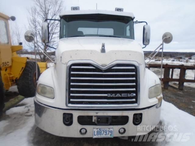 Mack CXU 613 Trækkere