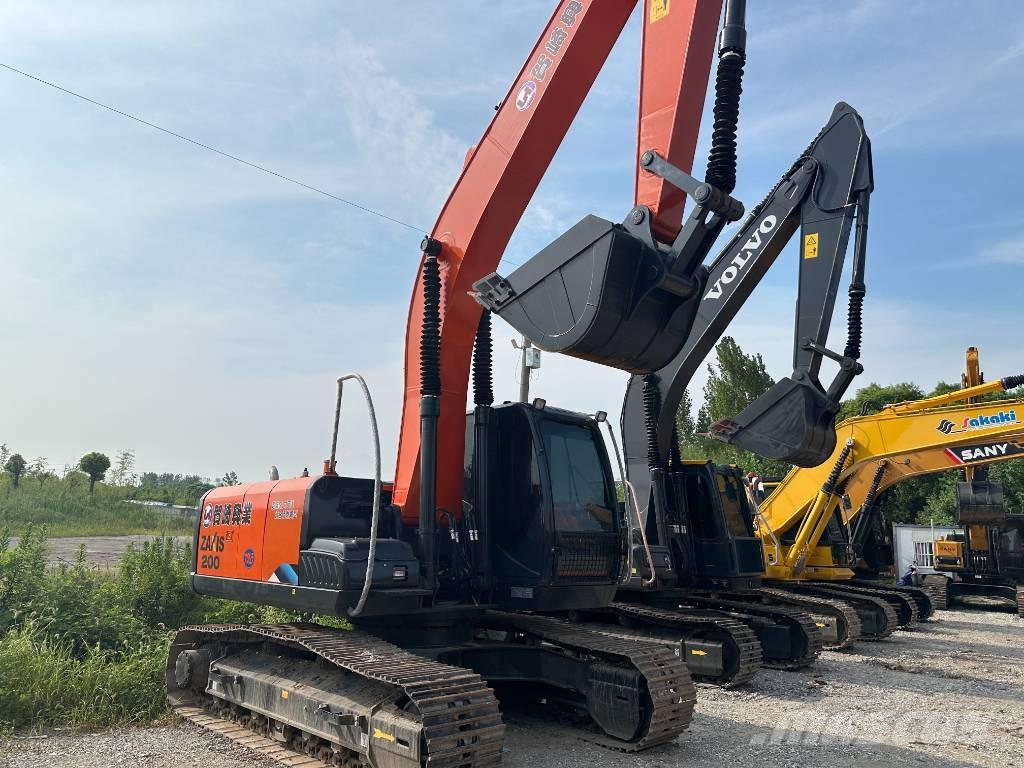 Hitachi ZX200 Gravemaskiner på larvebånd