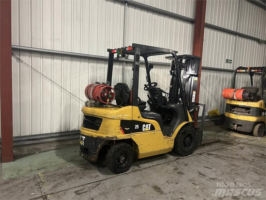 CAT GP25NT LPG gaffeltrucks
