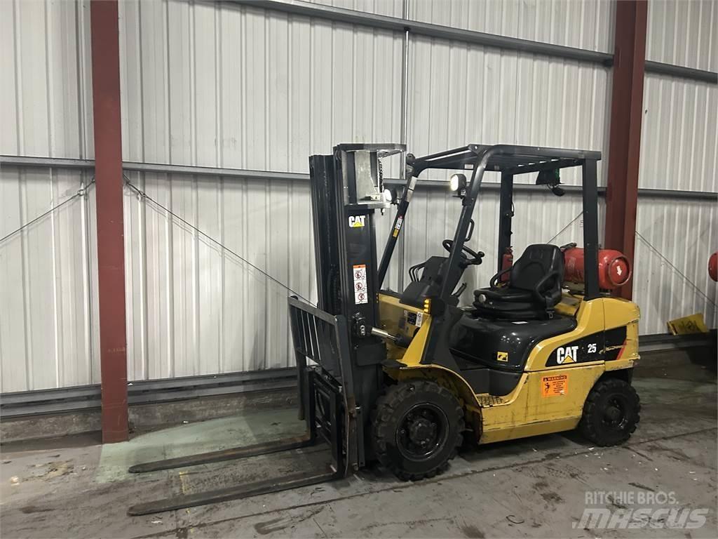 CAT GP25NT LPG gaffeltrucks
