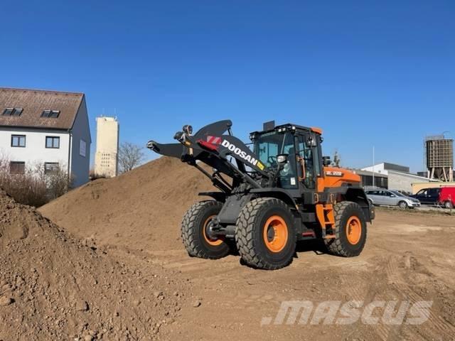 Doosan DL 220 Læssemaskiner på hjul