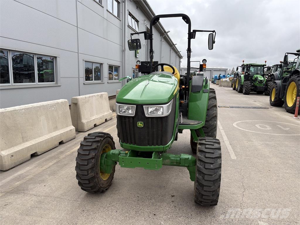 John Deere 4052M Kompakte traktorer