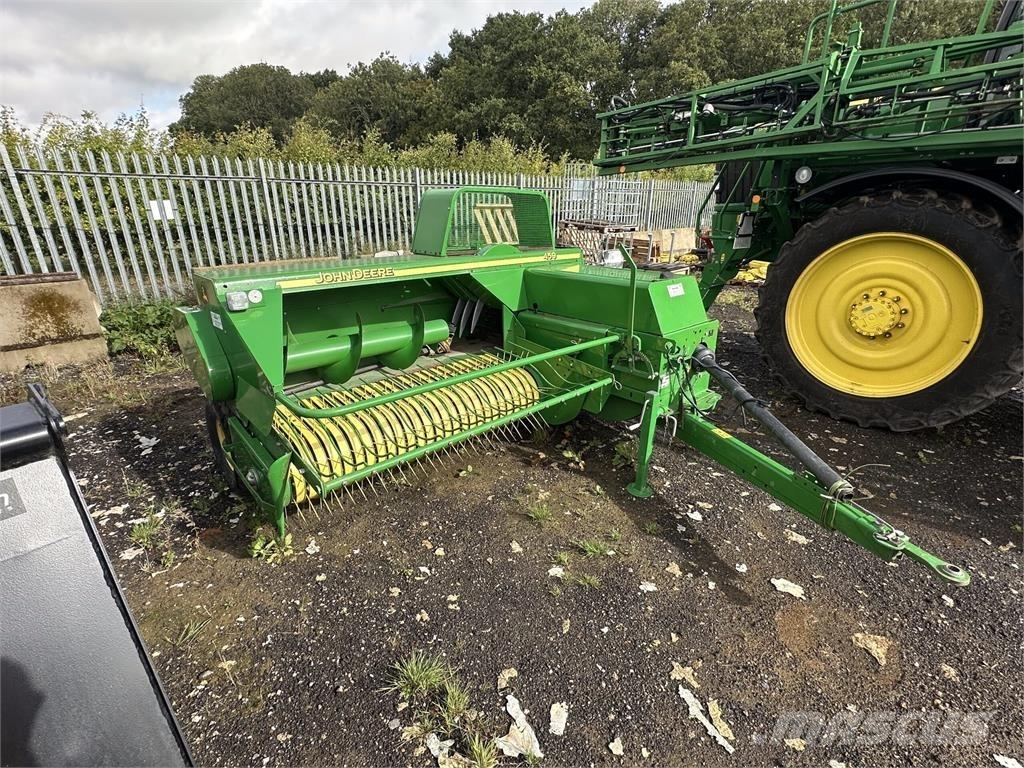 John Deere 459 Pressere til firkantede baller