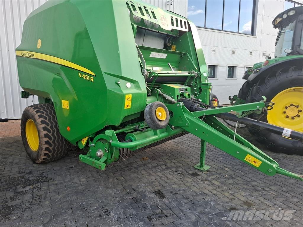 John Deere V451R Pressere til firkantede baller