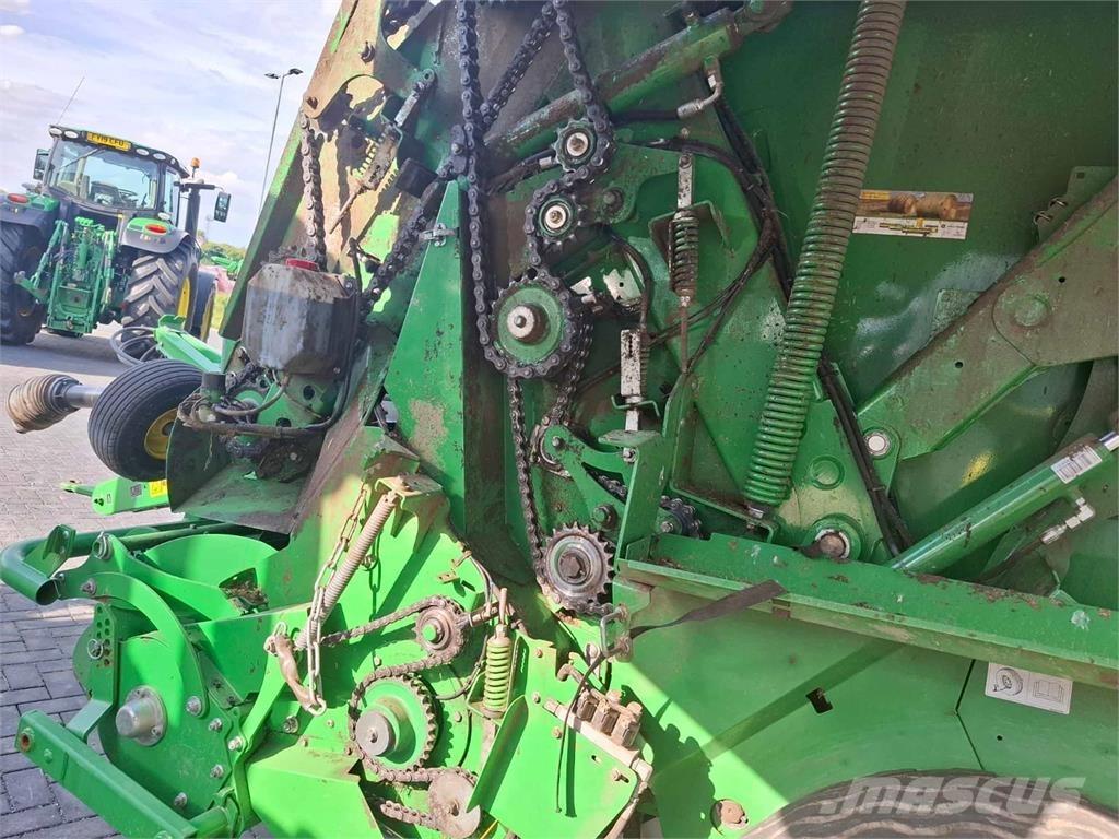 John Deere V451R Pressere til firkantede baller