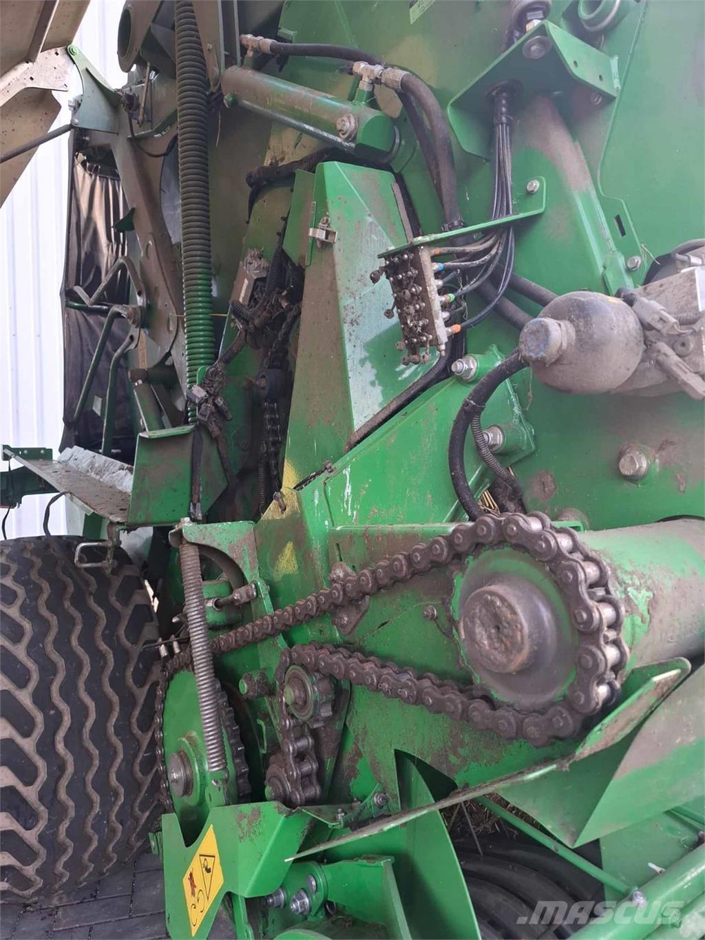John Deere V451R Pressere til firkantede baller