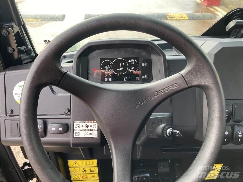John Deere XUV875M Hjælpemaskiner
