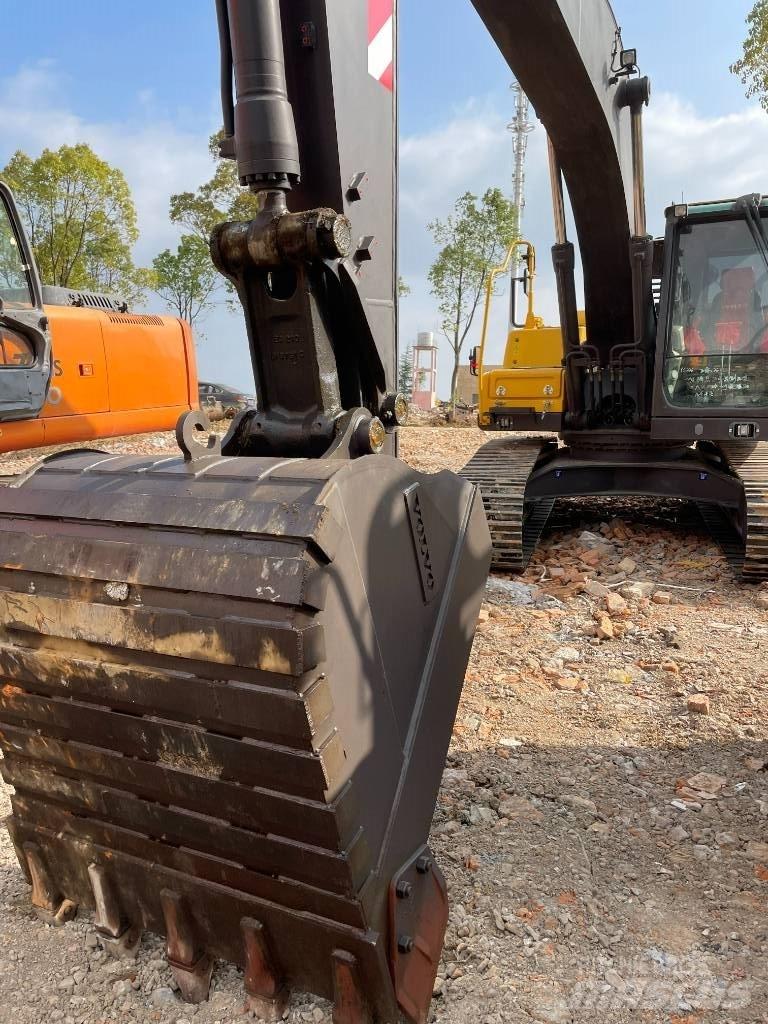 Volvo 220D Gravemaskiner på larvebånd