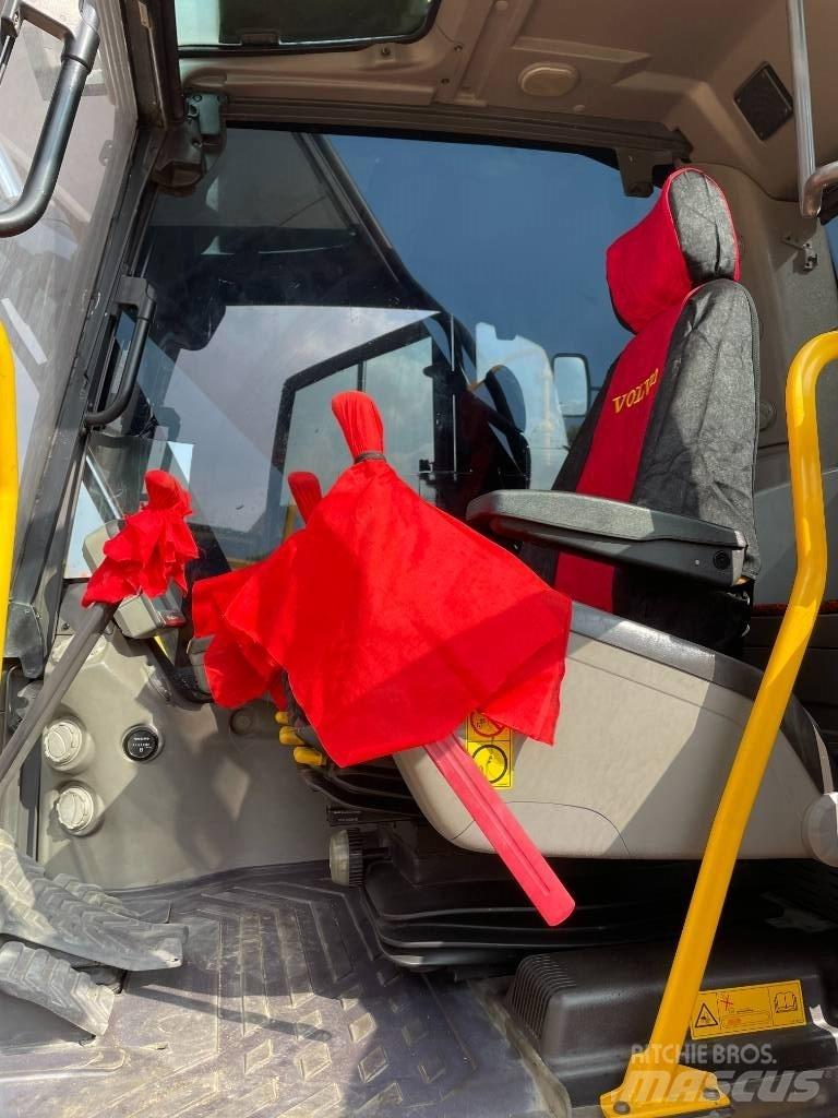 Volvo 220D Gravemaskiner på larvebånd
