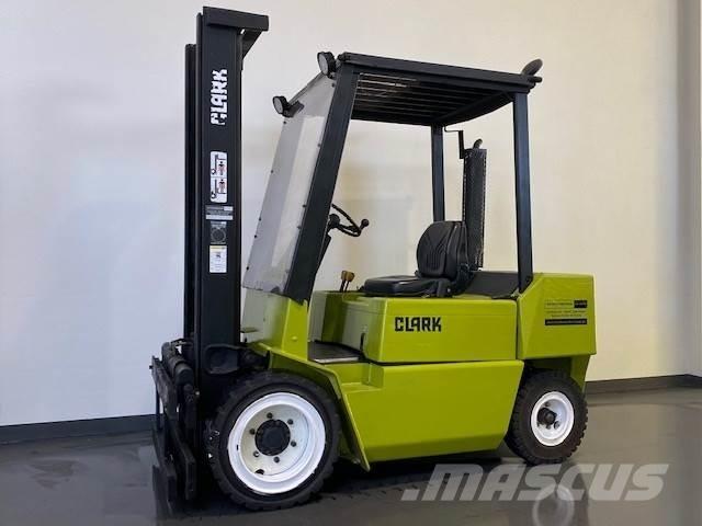 Clark DPM30N Diesel gaffeltrucks