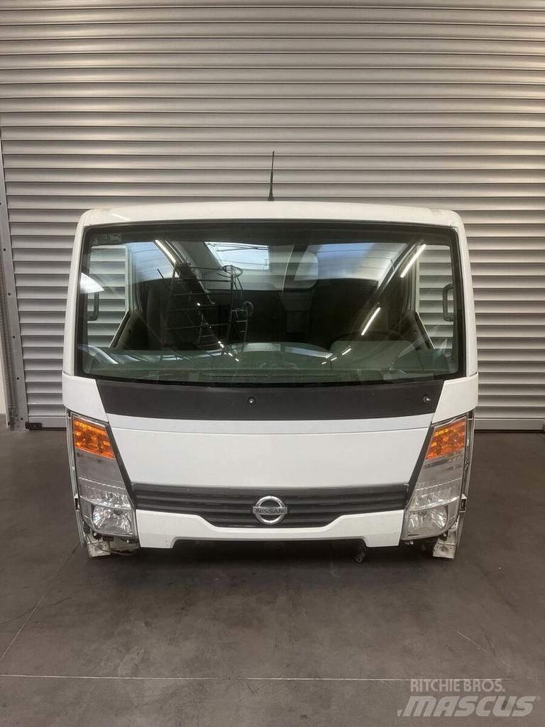 Nissan NT400 Kabiner og interiør