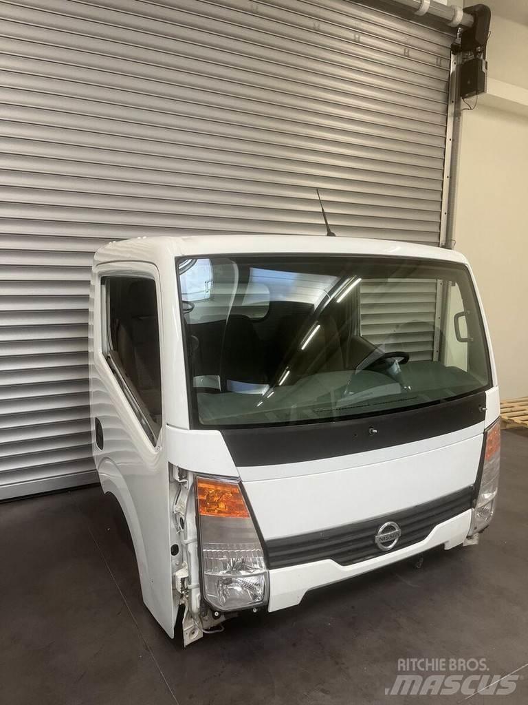 Nissan NT400 Kabiner og interiør