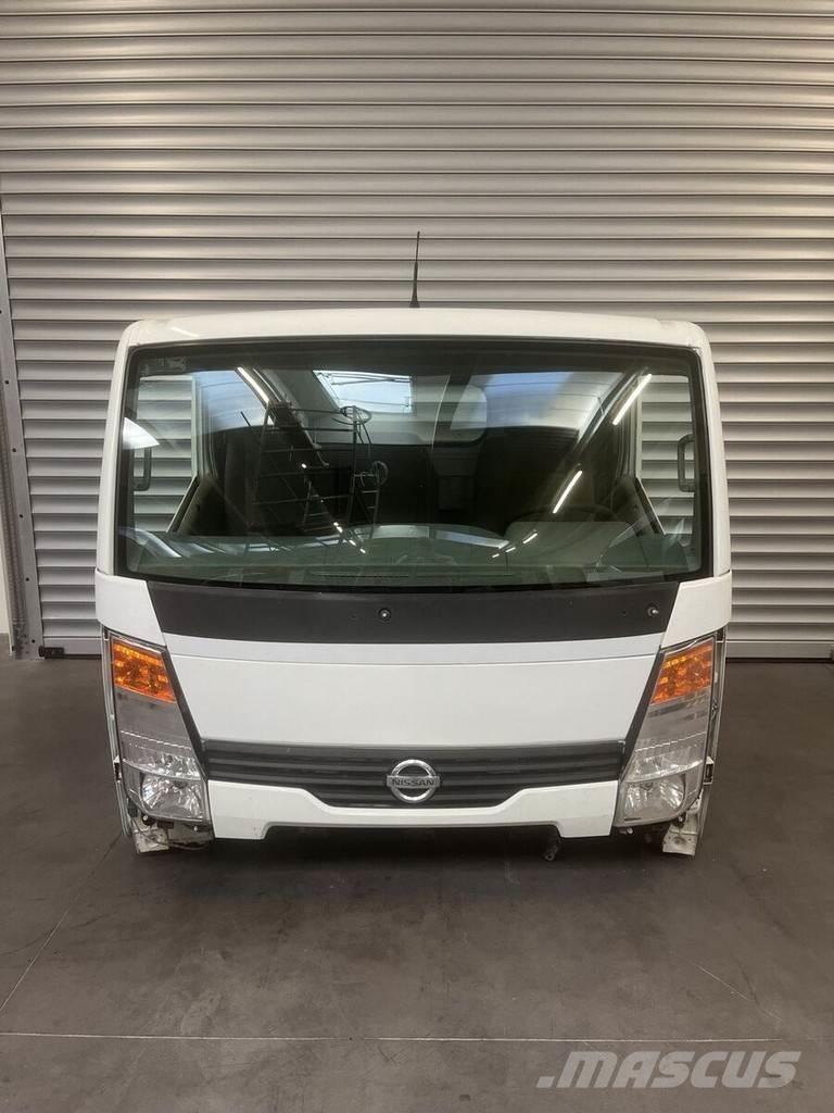 Nissan NT400 Kabiner og interiør