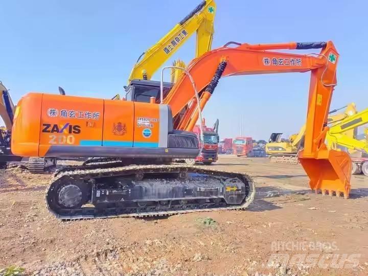 Hitachi ZX200 Gravemaskiner på larvebånd