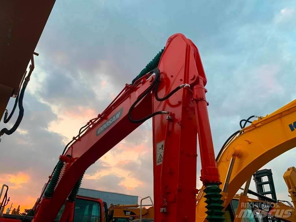 Doosan DX 225 LC Gravemaskiner på larvebånd