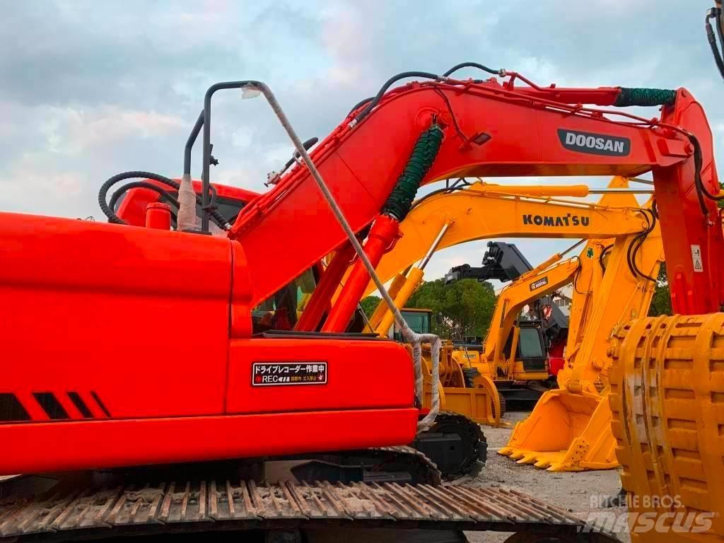 Doosan DX 225 LC Gravemaskiner på larvebånd
